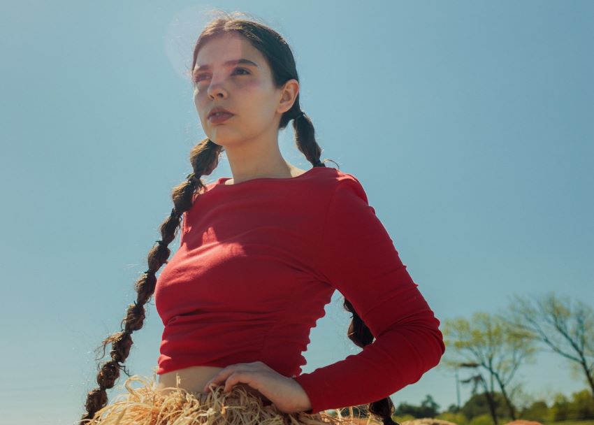 Ana Lua Caiano lança novo single "Uma Vida A Menos"