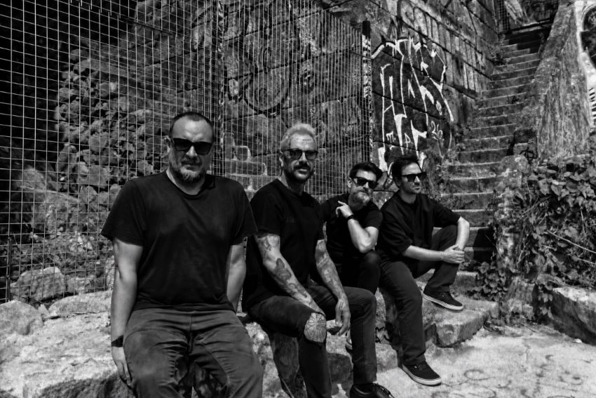 AVESSO revelam primeiro "Eterno retorno" primeiro single do próximo EP a sair em Novembro