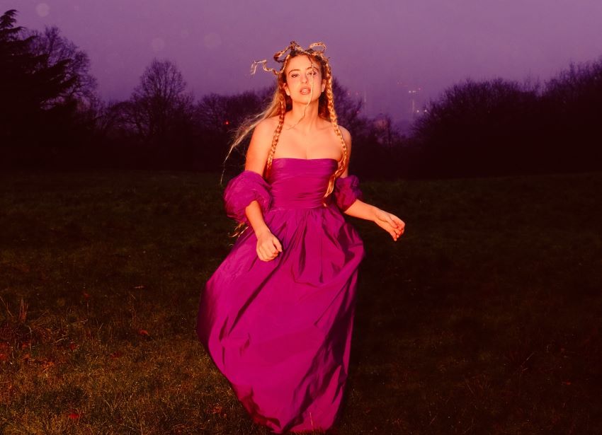 BAIT Records edita em maio “GLISSBLISS” o novo álbum de Carolina Cury