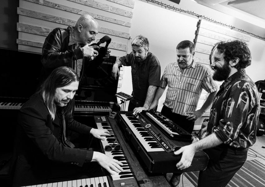 Calibro 35 lançam “Ellroy vs. L.A.” esta sexta-feira banda sonora do documentário de Francesco Zippel