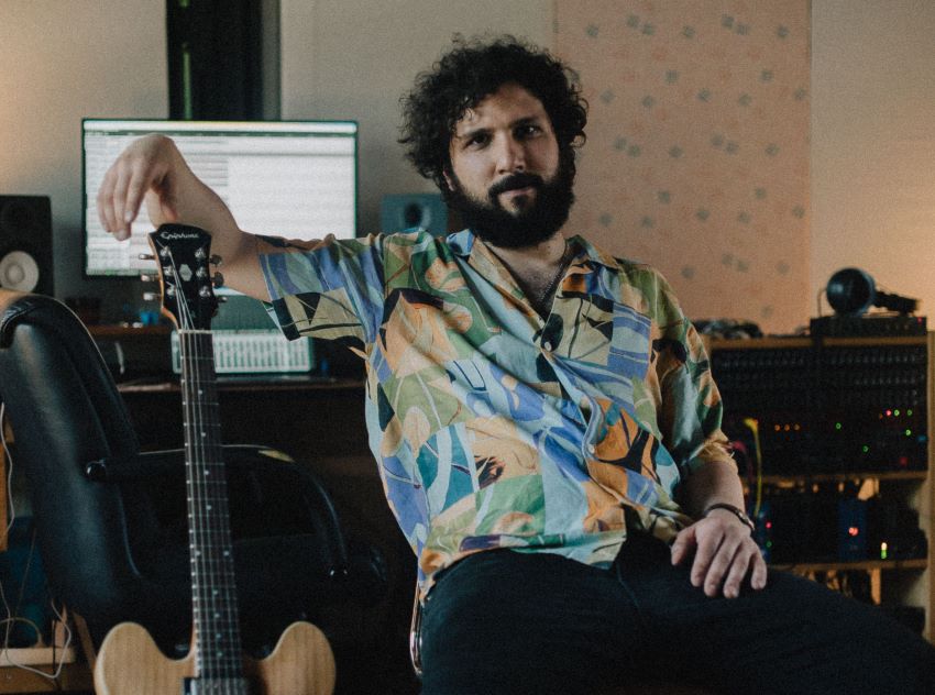 João Miguel Gordino Simões apresenta o videoclipe de “Bom Karma”