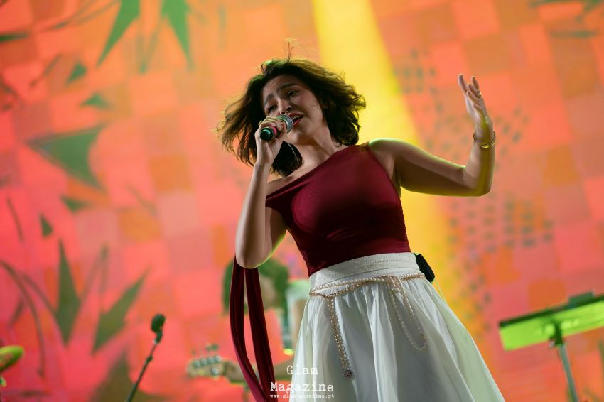 Mari Froes transformou o Primavera Sound Porto 2026 num abraço coletivo