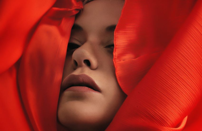Mariza lança “Beijos” novo single do álbum “Amor”