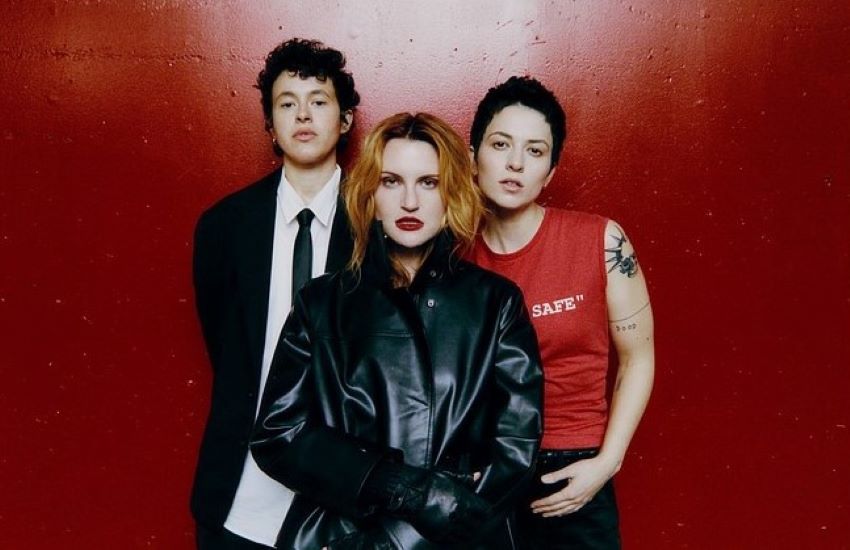 Muna de volta aos discos com “Dancing On The Wall”