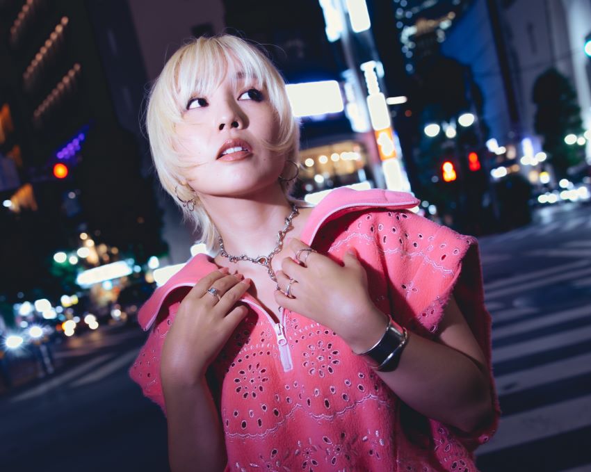 Nao Yoshioka encontra a alma da chuva em “In The Rain”