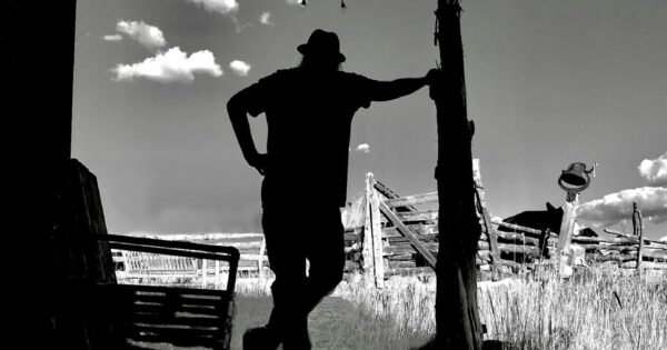 Neil Young dá à Gronelândia acesso gratuito à sua música para aliviar do 'stress' imposto por Donald Trump sobre o seu território