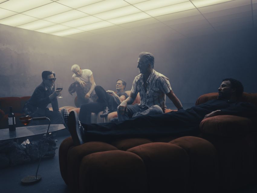 Queens of the Stone Age revelam “Run Away From the Mob” o último avanço antes de “Perfecth”