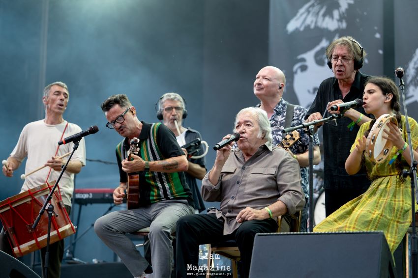 Sérgio Godinho celebra o 81º aniversário com versão ao vivo de "O Primeiro Dia"