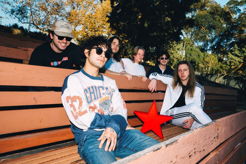 The Sophs partilham novo single “SWEETIEPIE”