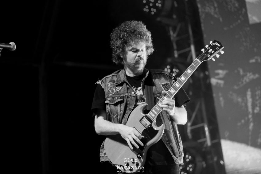 Wolfmother encerraram a noite de sábado com uma explosão de rock